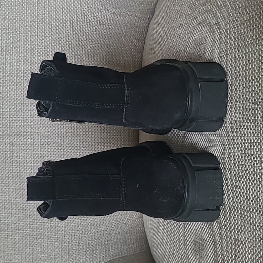 Black boots - Picture 2 of 5